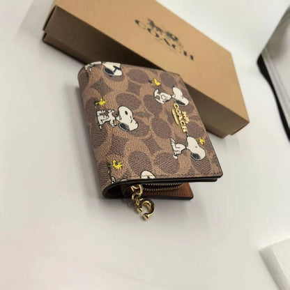 Coach x Peanuts Snap Wallet – Signature Canvas with Snoopy