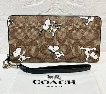 Coach x Peanuts Long Zip Wallet – Snoopy & Woodstock, Brown